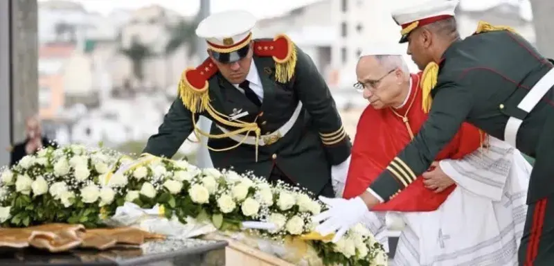 Le pape Léon XIV au Mémorial des Martyrs d'Alger lors de sa visite historique en Algérie