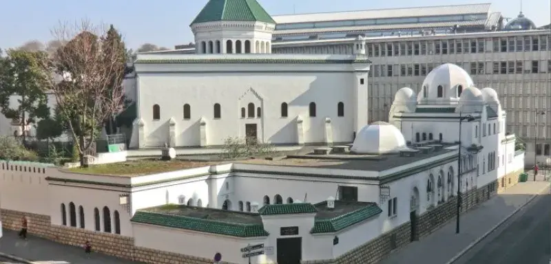 La Grande Mosquée de Paris publie un guide de 1 000 pages pour répondre aux questions sur la pratique de l’islam dans le cadre républicain et laïque.