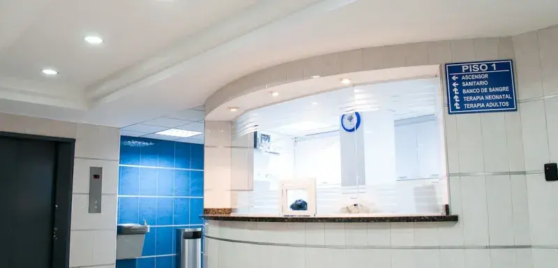 Façade d'un hôpital - Photo d'illustration