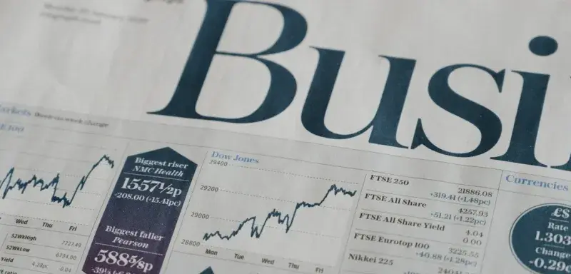 Vue panoramique de la Méditerranée symbolisant les économies du Maghreb et leurs perspectives de développement