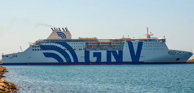 Navire ferry GNV Spirit, similaire au Fantastic immobilisé au port de Sète