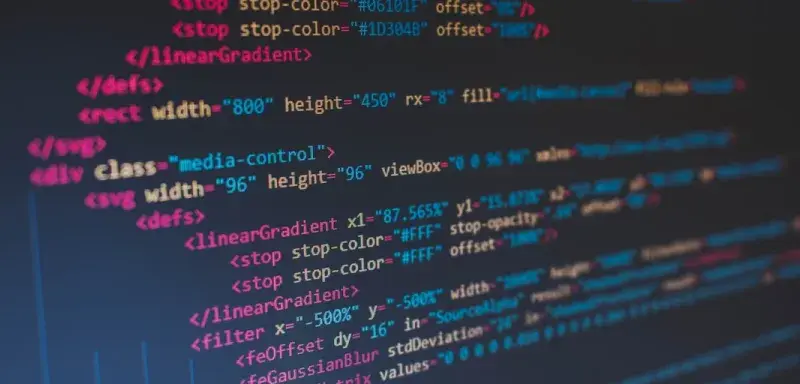 Lignes de code HTML sur un écran d'ordinateur