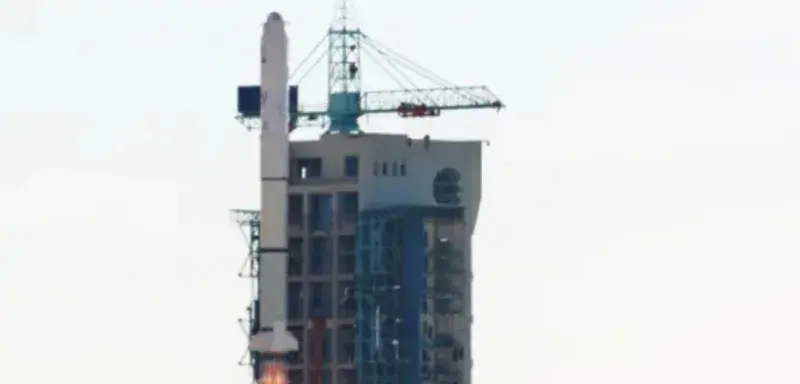 Lancement du satellite algérien AlSat-3A par une fusée chinoise Long March 2C