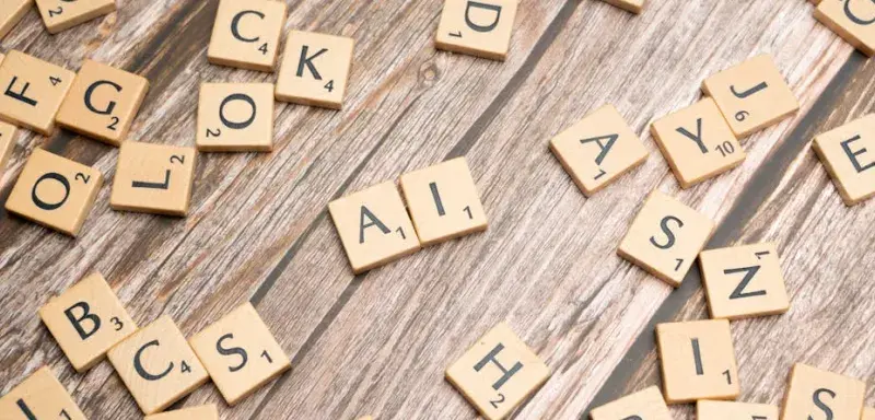 Lettres en bois formant le mot AI sur une surface texturée