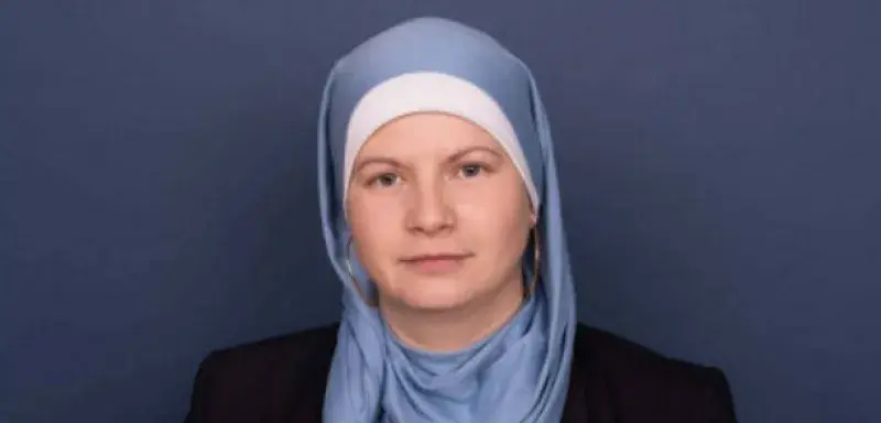 Illustration pour l'article : une candidate voilée aux municipales 2026 porte plainte après des injures racistes