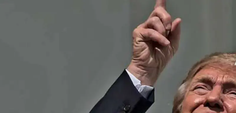 Illustration représentant des phénomènes aériens non identifiés dans le ciel américain