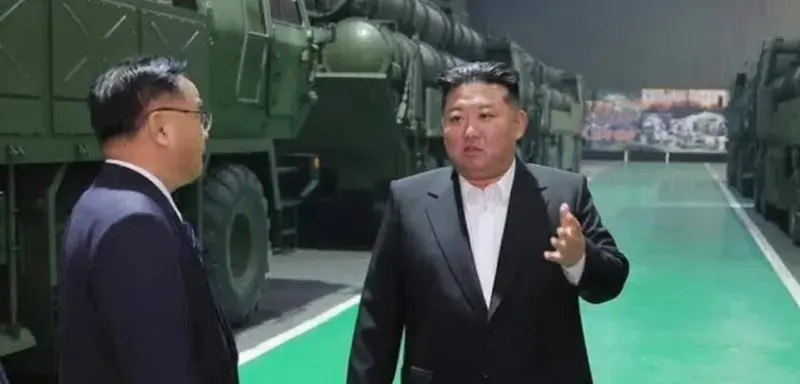 Missile balistique nord-coréen illustrant la proposition de Kim Jong-un de fournir des armes à l'Iran