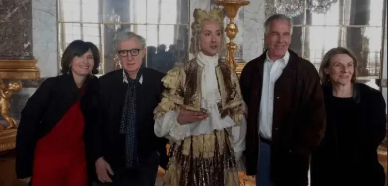 Photo de Catherine Pégard avec Jeffrey Epstein au château de Versailles