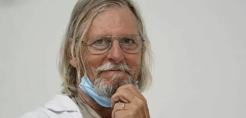 Illustration pour l'article: Je suis pro Raoult Didier Raoult publie son « journal d'un complotiste »