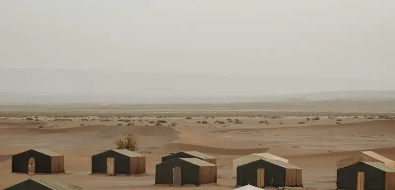 Vue aérienne du désert du Sahara, site des anciens essais nucléaires français