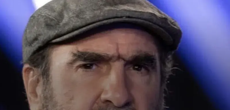 Éric Cantona lors de son interview dans l'émission Clique sur Canal+