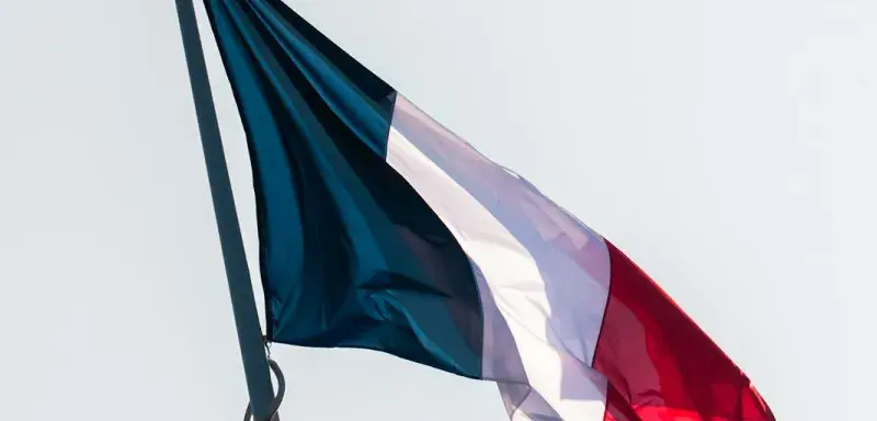 Drapeau français flottant au vent