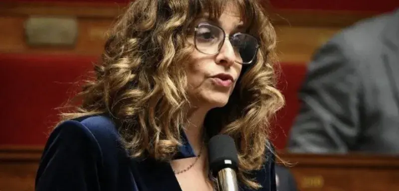 Illustration de la pétition contre la loi Yadan à l'Assemblée nationale