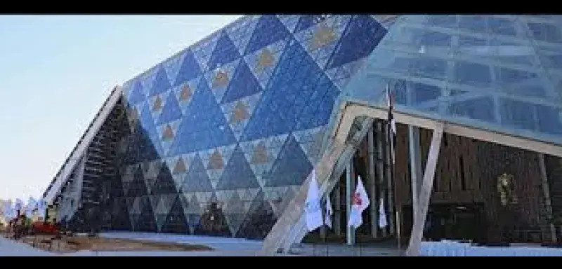 Pensé dès les années 1990, lancé en 2005, le projet a traversé la révolution de 2011, des crises budgétaires et, plus récemment, les incertitudes régionales