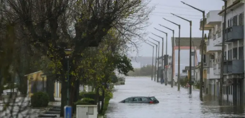 Pluies diluviennes, évacuations et alertes rouges : l’Andalousie frappée de plein fouet par la tempête Leonardo.
