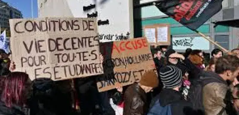 Un tiers des étudiants en France vit avec moins de 50 euros par mois après le loyer et les factures, révèle une étude de l’Union étudiante.