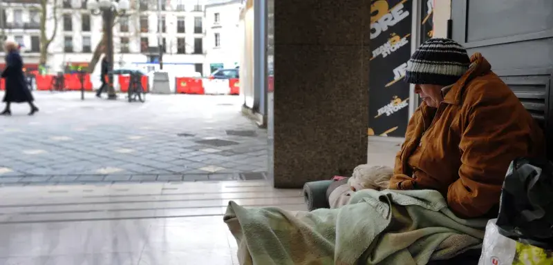 Le plan Grand Froid a été déclenché dans une trentaine de départements face aux températures glaciales. Associations et autorités alertent sur la détresse des sans-abri