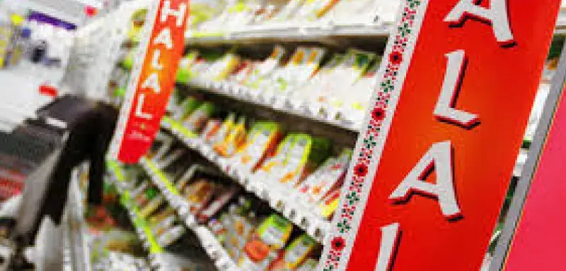 À l’approche du Ramadan, le halal s’impose comme un marqueur identitaire et culturel en France, au-delà de sa dimension religieuse.