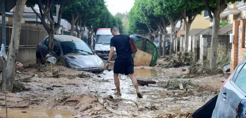 Une violente tempête a frappé la Costa del Sol ce 29 décembre 2025, causant la mort d’un homme et des dégâts considérables en Andalousie