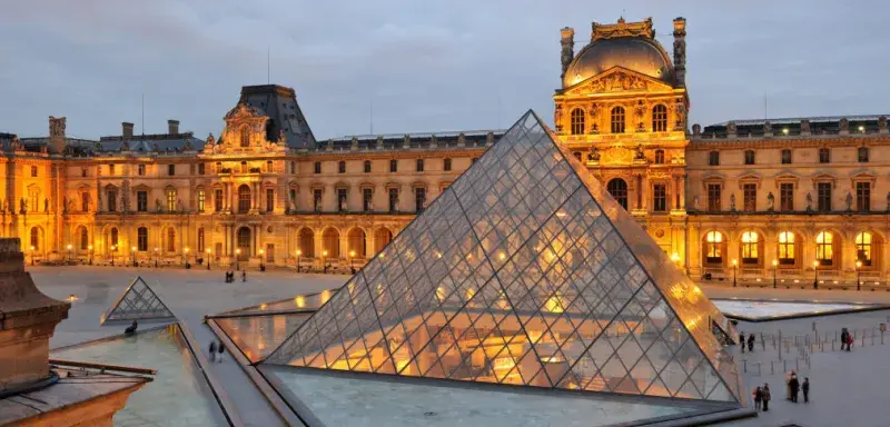 Cambriolage spectaculaire au Louvre : huit bijoux d’une « valeur inestimable » dérobés