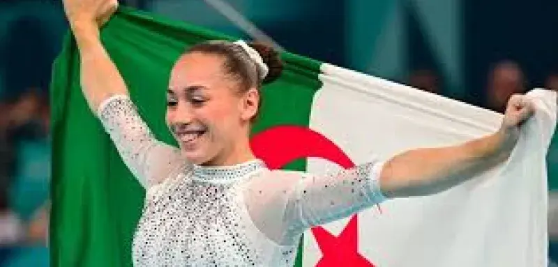 Sa conquête de l’or aux barres asymétriques lors des Mondiaux de 2025 marque un tournant, mais son parcours mérite d’être rappelé dans sa globalité, tant il mêle détermination, talent et enjeux plus larges