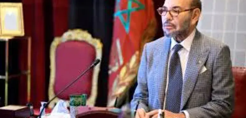Le Maroc officiel rêve, la jeunesse s’effondre