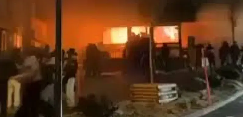 Une explosion dans un bar de Crans‑Montana a fait près de 40 morts et plus de 100 blessés. La Suisse vit l’un des pires drames de son histoire récente.