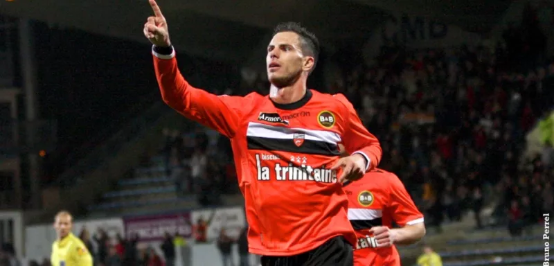 Jérémie Aliadière, le buteur du FC LOrient, ne ferme pas la porte à une éventuelle sélection en équipe nationale algérienne. (Site officiel FC Lorient)  