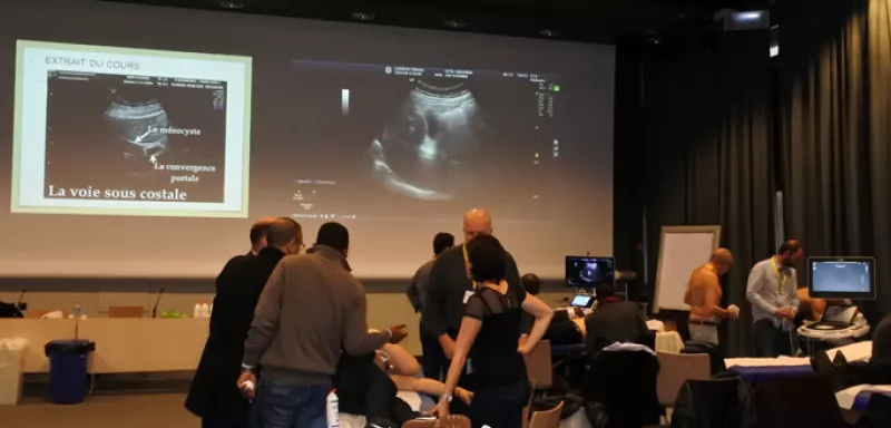 400 médecins généralistes se sont formés au maniement de l'échographe à Paris, à l'initiative du Pr Bourgeois (CFFE, Nîmes).