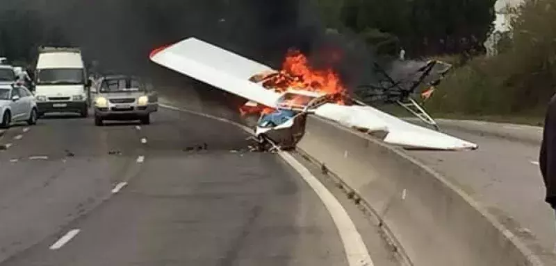 L'avion ne s'est pas écrasé sur l'un des véhicules empruntant cette 2x2 voies,  peut-être bien grâce au pilote de l'engin, une enquête est ouverte. (DR)