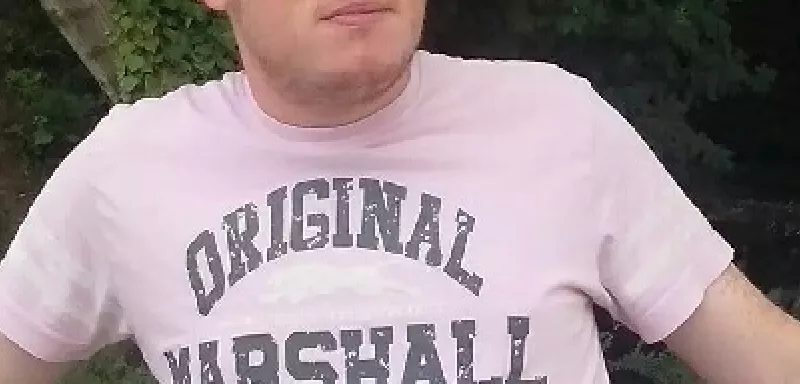 Jessy, 26 ans : ''Avec mes collègues, je subissais tous les jours leurs insultes et leur homophobie, ce qui m'a poussé plusieurs fois à des tentatives de suicide".