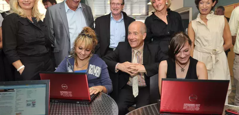 Christian Bourquin a remis les premiers ordinateurs portables aux 32 000 lycéens