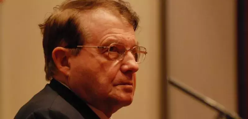 Professeur émérite à l'Institut Pasteur, où il a dirigé, de 1972 à 2000, l'unité d'Oncologie virale, directeur de recherches honoraire au CNRS et membre des Académies des sciences et de médecine