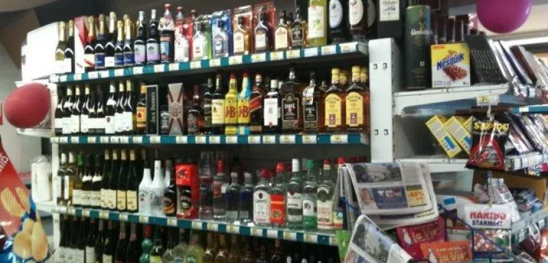 La vente d'alcool la nuit dans les épiceries de Marseille, deuxième ville de France, a été interdite de 20h à 6h du matin par des arrêtés municipaux