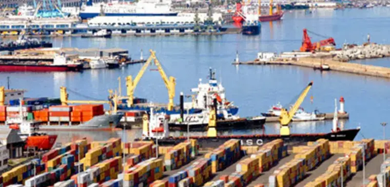 Hausse de 18 % des tarifs de fret vers l’Algérie : un choc logistique et économique pour les ports méditerranéens et les entreprises locales.