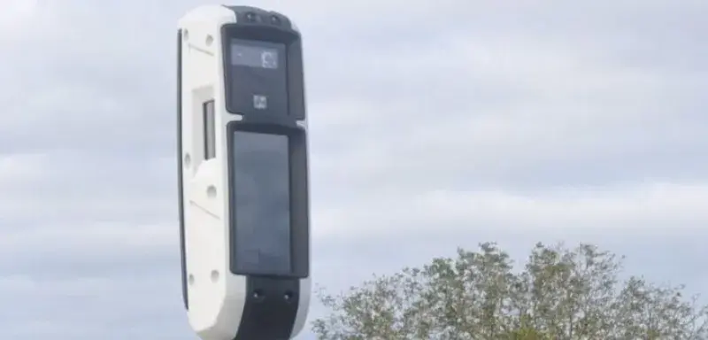 'intelligence artificielle leur permettra d'identifier automatiquement trois nouvelles infractions : l'utilisation du téléphone portable, le non-port de la ceinture de sécurité et le non-respect des distances de sécurité entre véhicules