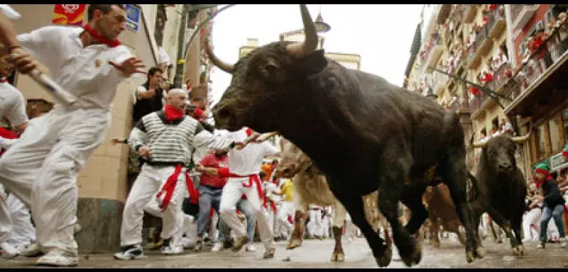 Le lâcher de taureaux est toujours aussi prisé, mais les spectateurs et les touristes font très attention aux dépenses (DR)