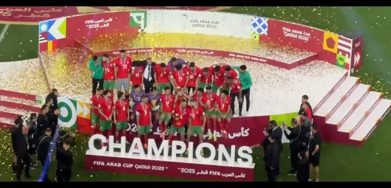 Joueurs du Maroc célébrant leur victoire historique contre l'Espagne