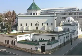 La Grande Mosquée de Paris publie un guide de 1 000 pages pour répondre aux questions sur la pratique de l’islam dans le cadre républicain et laïque.