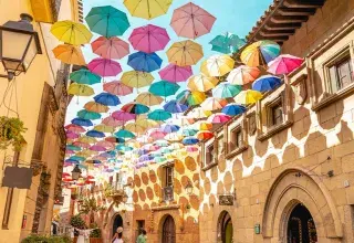 Poble Espanyol de Barcelone illumine pour les festivites du Nouvel An