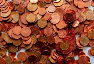 Pièces en euros empilées symbolisant la richesse et le PIB européen