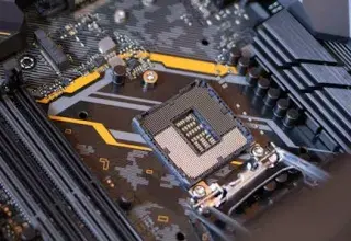 Vue détaillée d'une carte mère d'ordinateur mettant en lumière les composants électroniques et les connexions technologiques