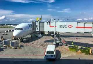 Avion sur le tarmac d'un aéroport