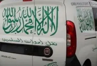 Véhicule funéraire au Maroc avec inscriptions religieuses traditionnelles