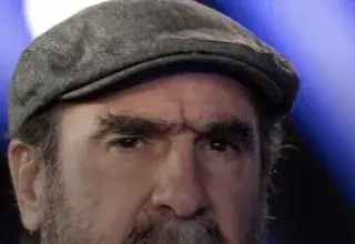 Éric Cantona lors de son interview dans l'émission Clique sur Canal+