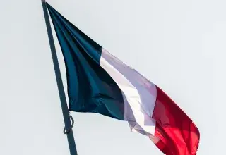 Drapeau français flottant au vent