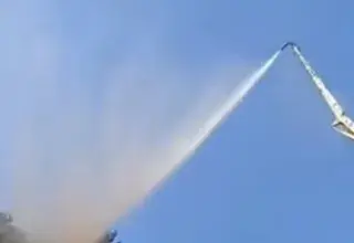 Pompe à béton utilisée pour combattre un incendie en Algérie