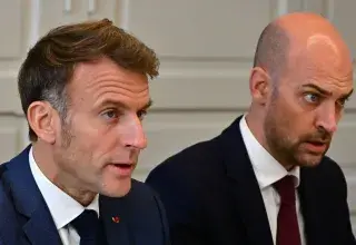 En saluant la fin de la « dictature » de Maduro, Emmanuel Macron s'aligne sur Washington et ferme les yeux sur la violation du droit international par les États-Unis.