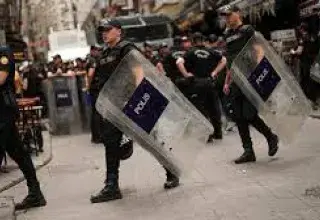 Trois policiers ont été tués et 357 personnes arrêtées en Turquie lors d'une vaste opération contre l’organisation État islamique, à la veille du Nouvel An