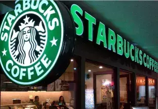 Starbucks sous l’eau suite à des appels au boycott, la firme attaque les syndicalistes qui soutiennent la Palestine